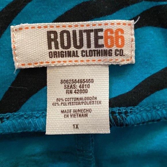 Route 66 animal print 3 button top size 1X - Picture 5 of 10